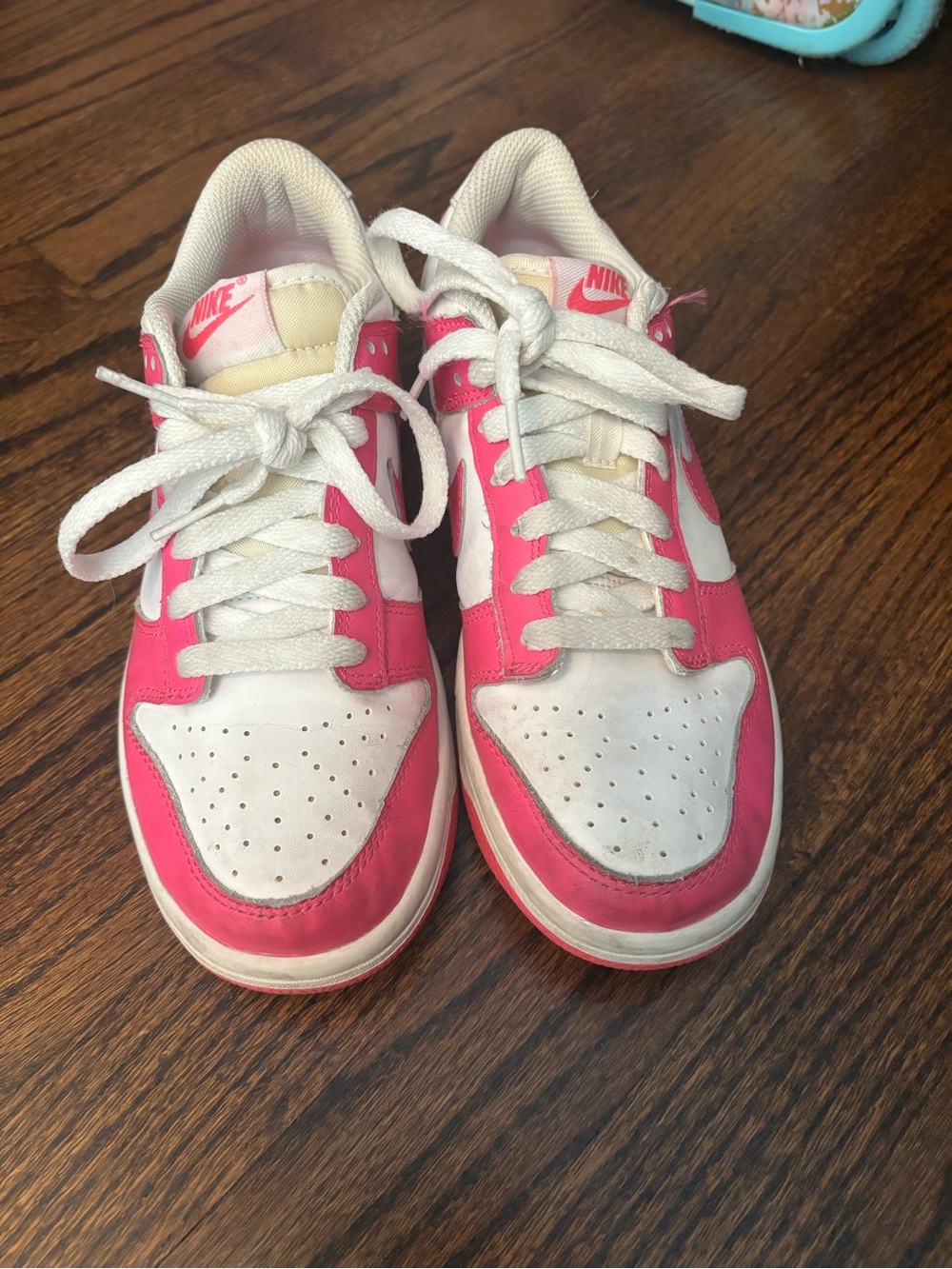 Nike Kids White and Pink Low-Top Sneakers